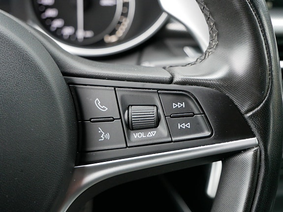 Alfa Romeo Stelvio 14 of 30