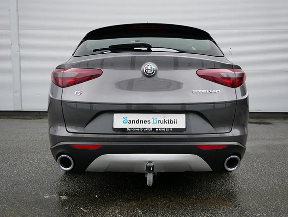 Alfa Romeo Stelvio 4 of 30