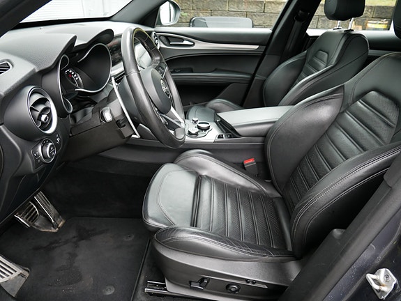 Alfa Romeo Stelvio 6 of 30