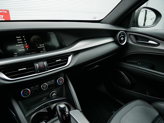 Alfa Romeo Stelvio 27 of 30