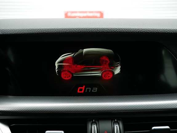 Alfa Romeo Stelvio 22 of 30