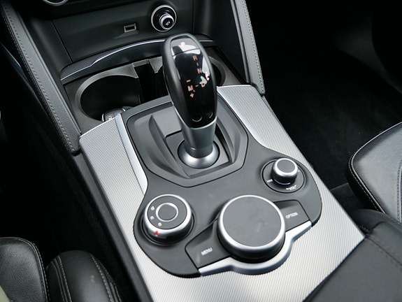 Alfa Romeo Stelvio 26 of 30