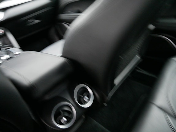 Alfa Romeo Stelvio 29 of 30