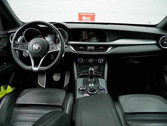 Alfa Romeo Stelvio 30 of 30