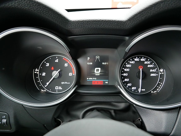 Alfa Romeo Stelvio 10 of 30