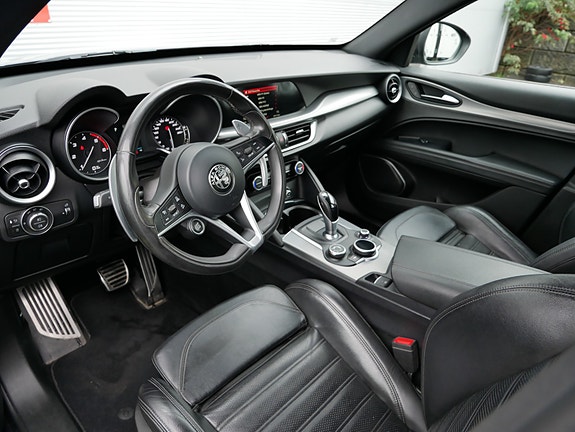 Alfa Romeo Stelvio 5 of 30