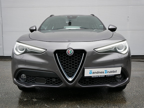 Alfa Romeo Stelvio 3 of 30
