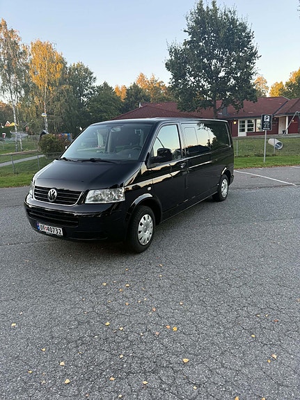 Volkswagen Caravelle 2 of 23