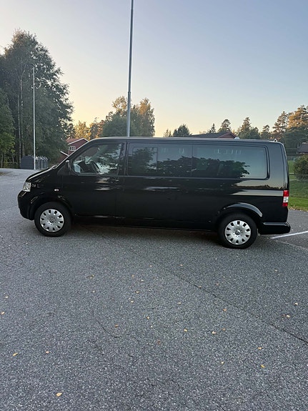 Volkswagen Caravelle 12 of 23