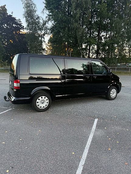 Volkswagen Caravelle 5 of 23