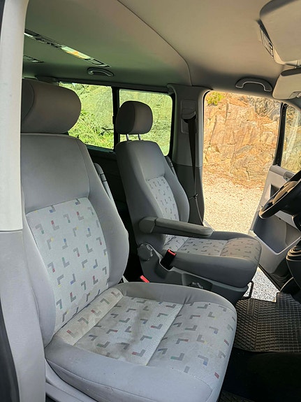 Volkswagen Caravelle 19 of 23