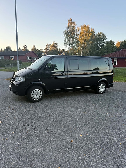 Volkswagen Caravelle 13 of 23