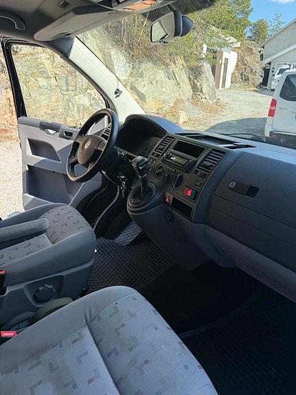 Volkswagen Caravelle 18 of 23