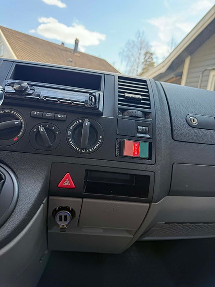 Volkswagen Caravelle 17 of 23