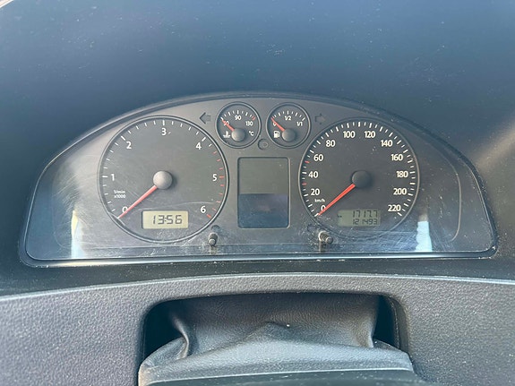 Volkswagen Caravelle 16 of 23