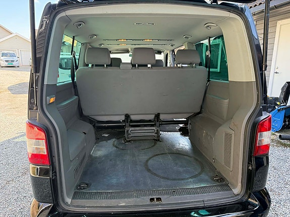 Volkswagen Caravelle 23 of 23