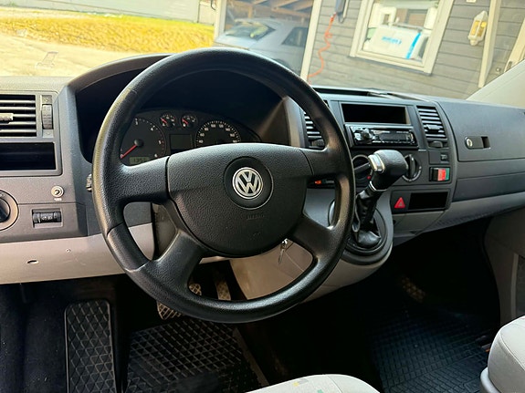 Volkswagen Caravelle 20 of 23