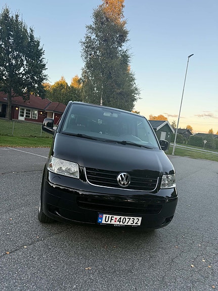 Volkswagen Caravelle 9 of 23