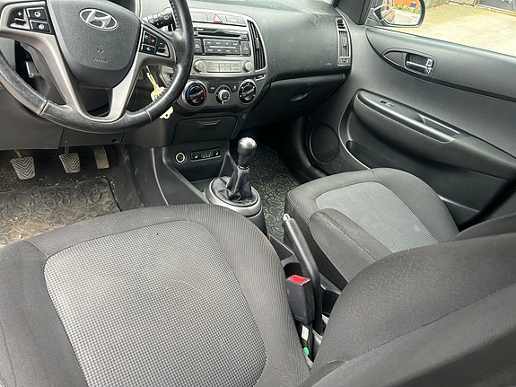 Hyundai i20 10 of 14