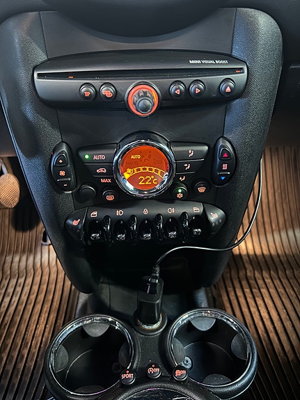 MINI Cooper 15 of 23