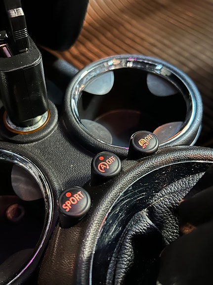 MINI Cooper 17 of 23