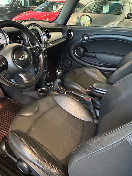 MINI Cooper 10 of 23