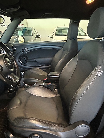 MINI Cooper 11 of 23