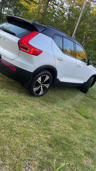 Volvo XC40 4 of 19