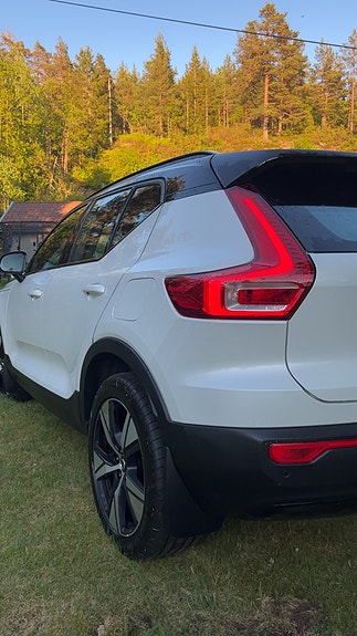 Volvo XC40 2 of 19