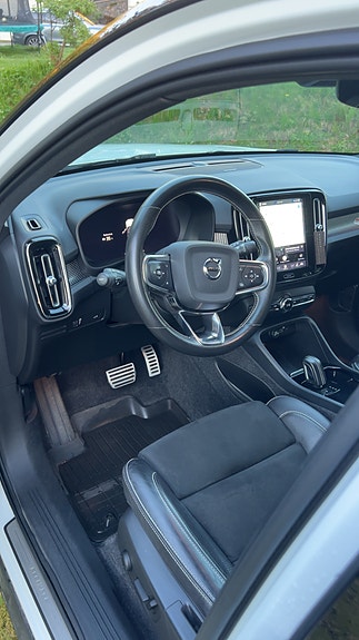 Volvo XC40 8 of 19