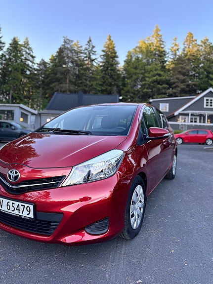 Toyota Yaris 2 of 5