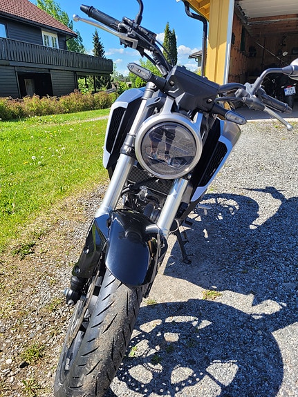 Honda CB 125 R 5 of 7