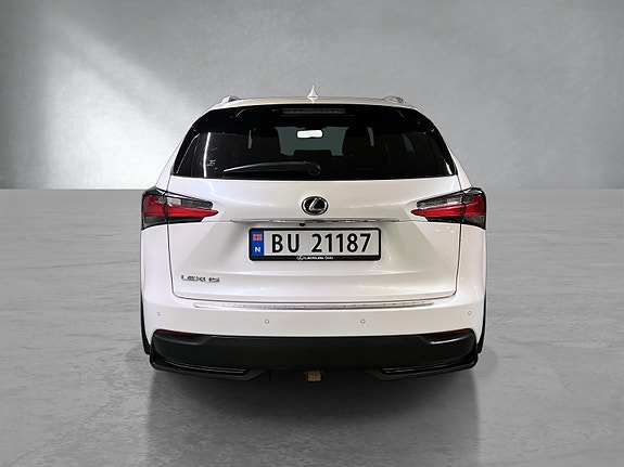 Lexus NX300h 4 of 5