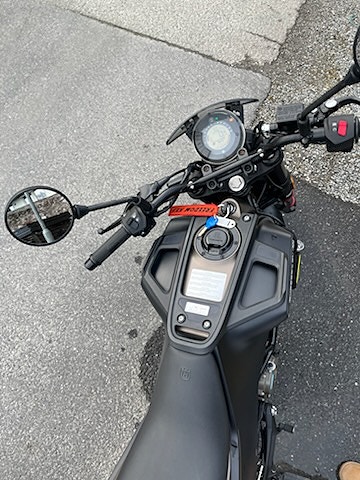 Husqvarna Svartpilen 125 3 of 5