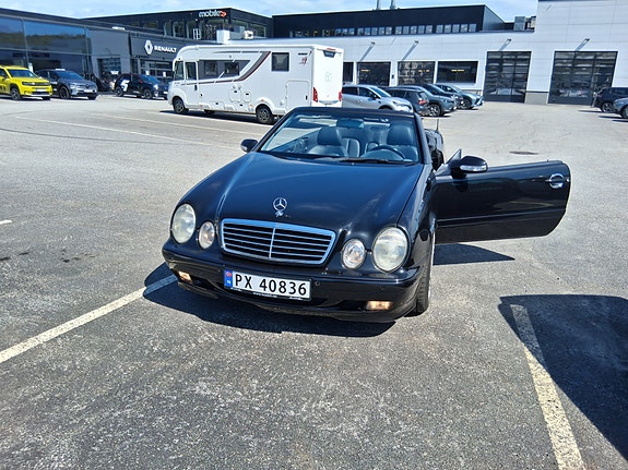 Mercedes-Benz CLK200 4 of 8