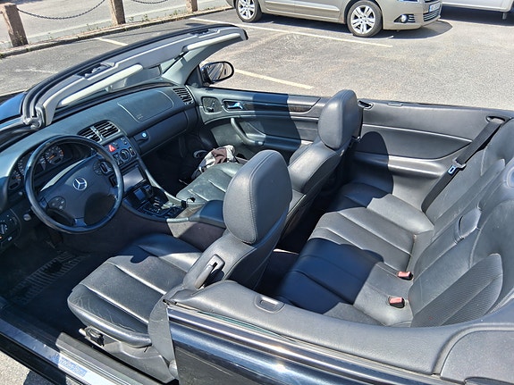 Mercedes-Benz CLK200 5 of 8