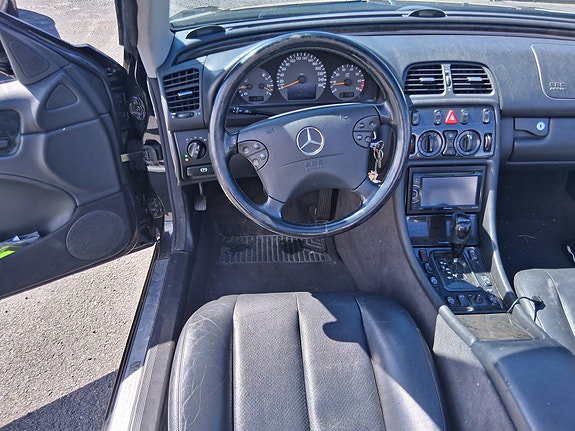 Mercedes-Benz CLK200 6 of 8