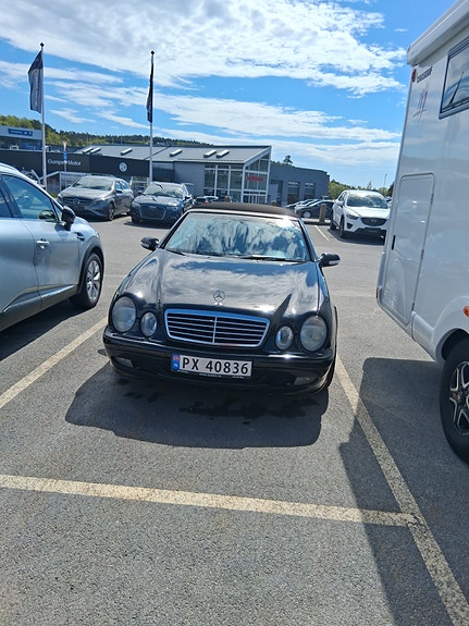 Mercedes-Benz CLK200 2 of 8