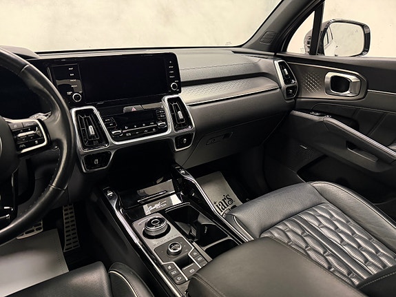 Kia Sorento 17 of 30