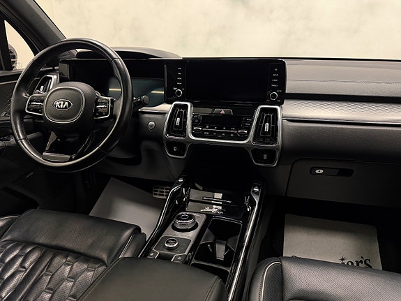Kia Sorento 18 of 30