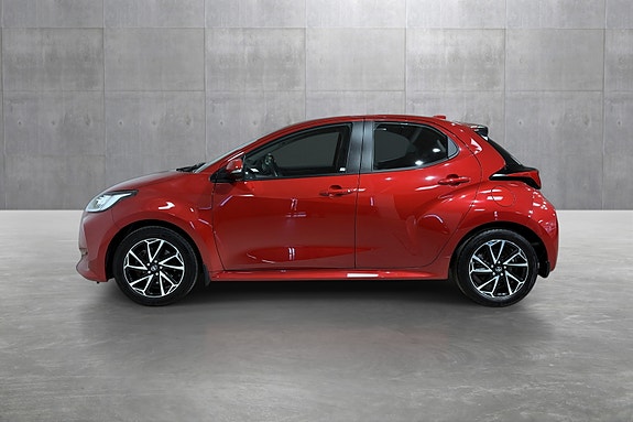 Toyota Yaris 2 of 5