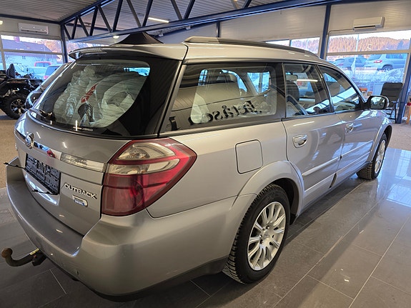 Subaru Legacy 3 of 5