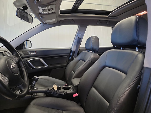 Subaru Legacy 5 of 5