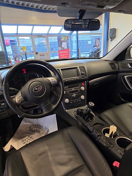 Subaru Legacy 8 of 15