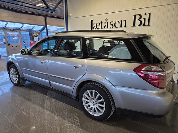 Subaru Legacy 4 of 5