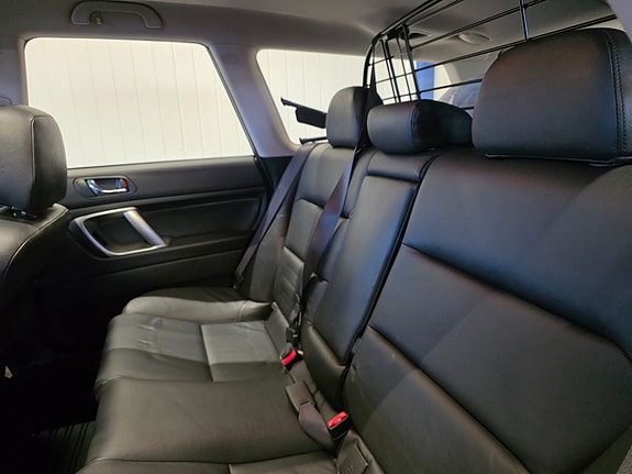 Subaru Legacy 6 of 15