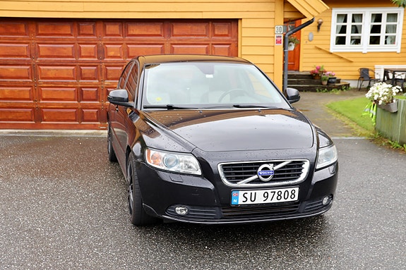 Volvo S40 2 of 15