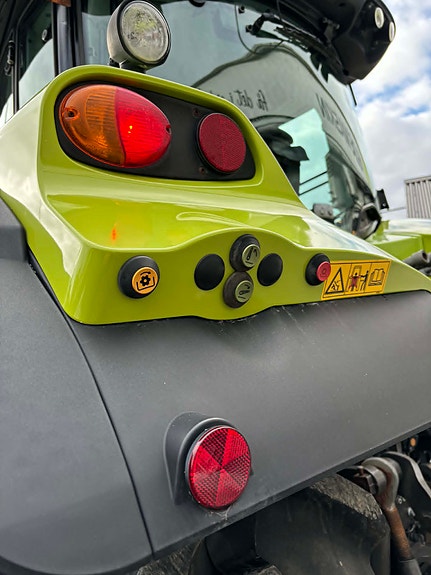 CLAAS ARION 550 3 of 5