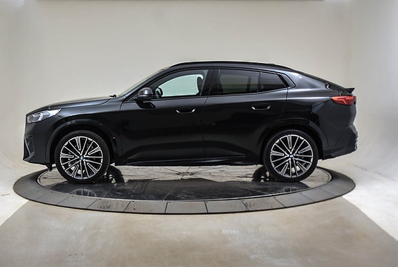 BMW iX2 3 of 5