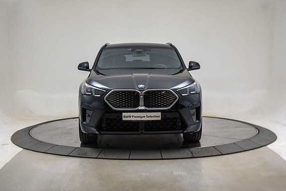BMW iX2 18 of 19
